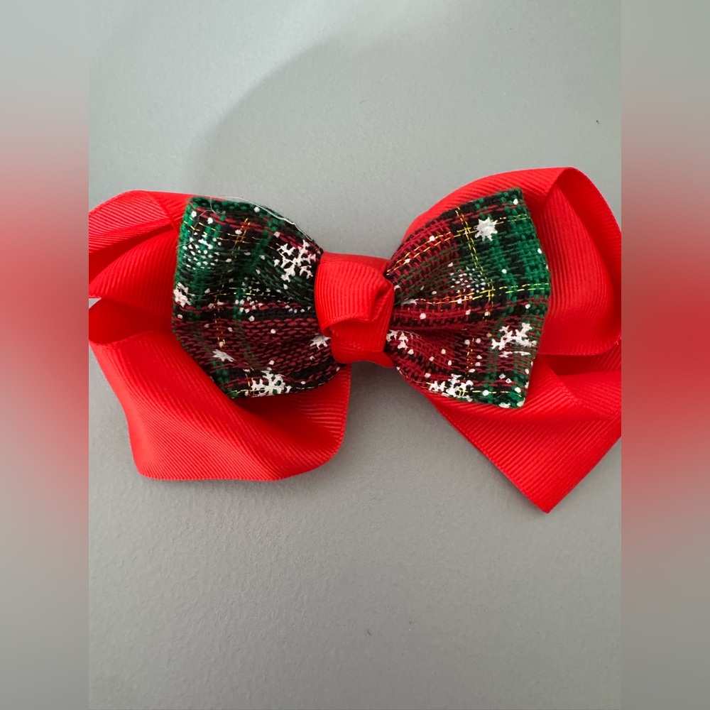 🛍️Any 5 items for $15 🛍️ Festive Red and Green Bow for Kids